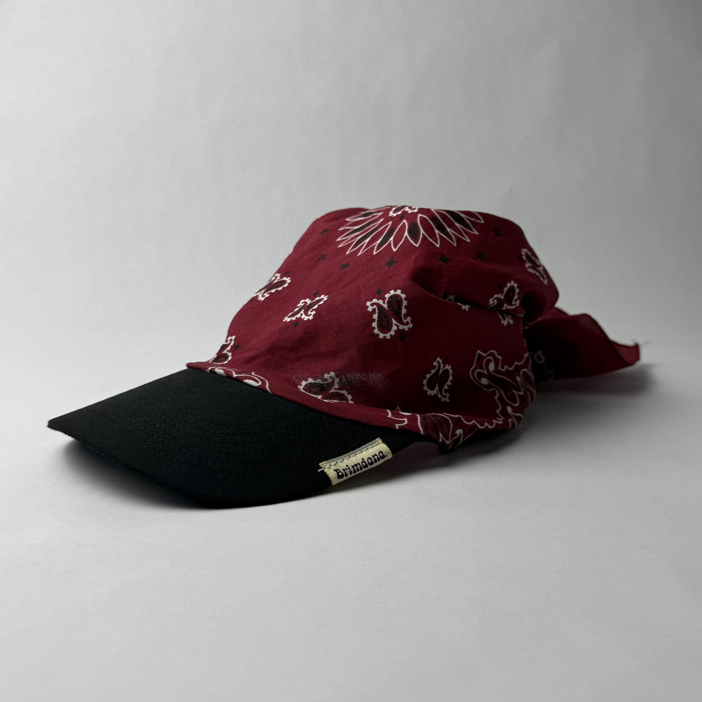 Brimdana - Maroon/Black