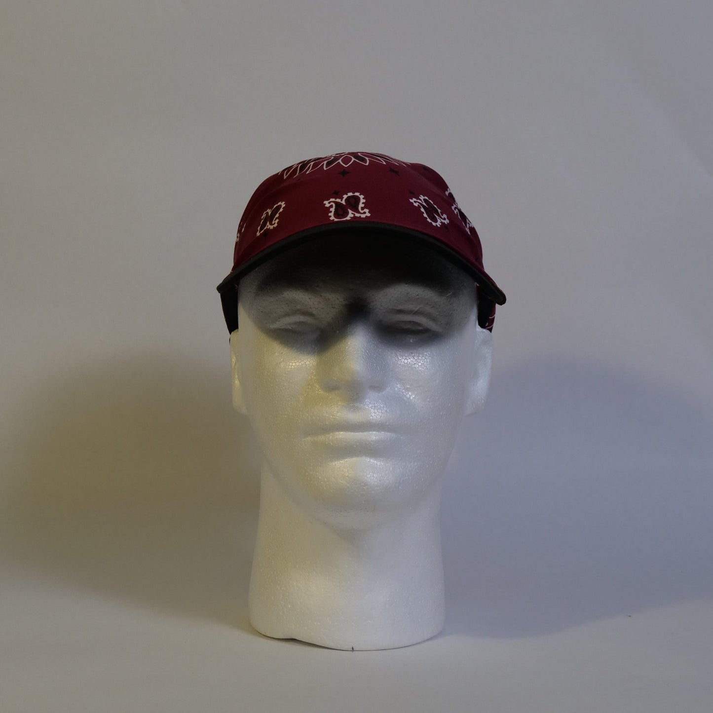 Brimdana - Maroon/Black