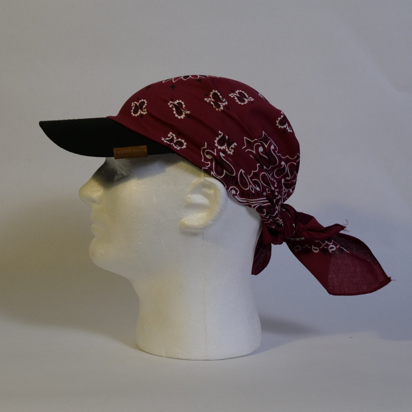 Brimdana - Maroon/Black