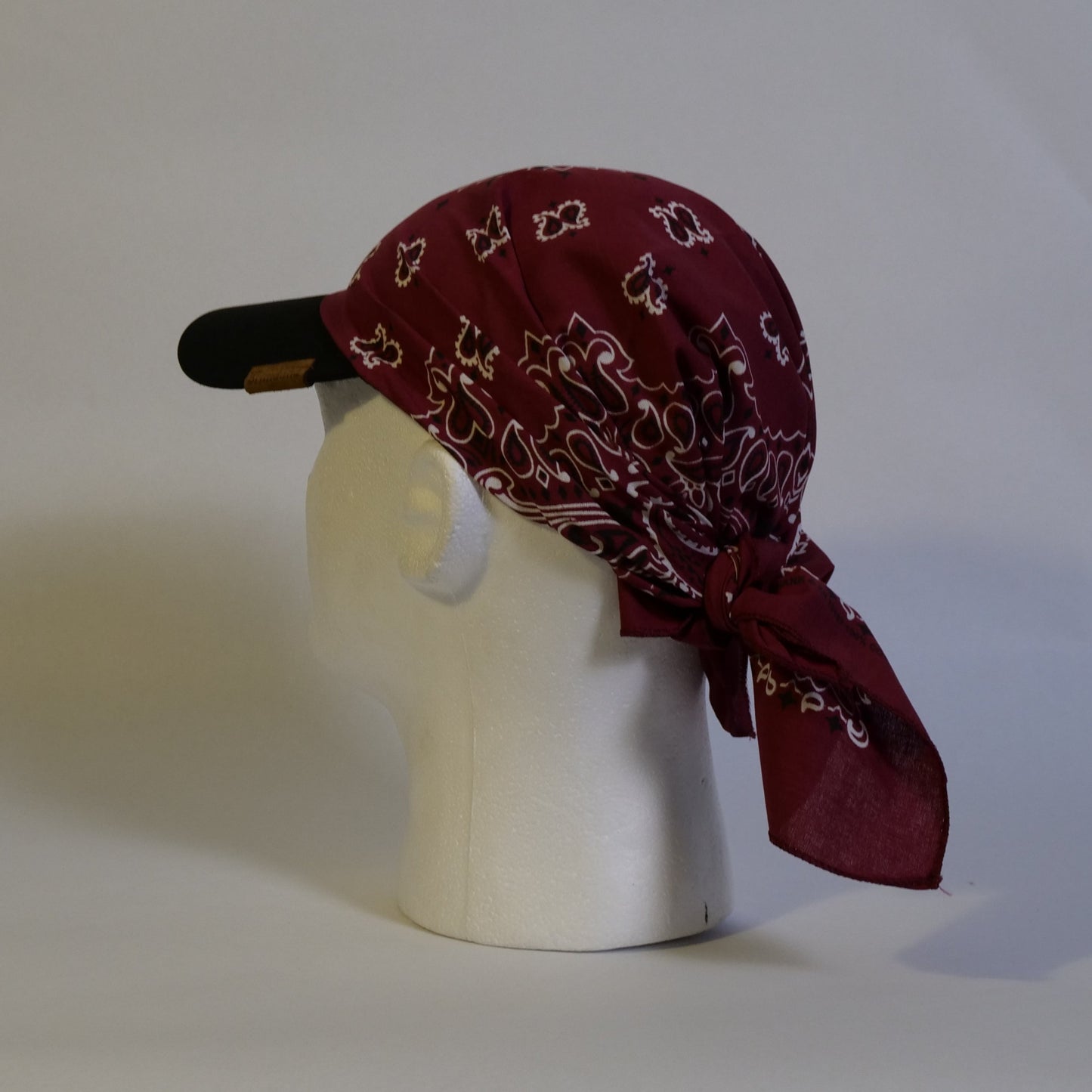 Brimdana - Maroon/Black