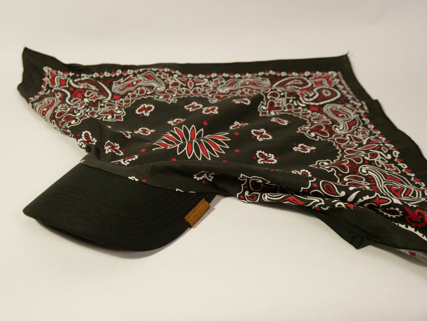 Brimdana - Black,Red/Black
