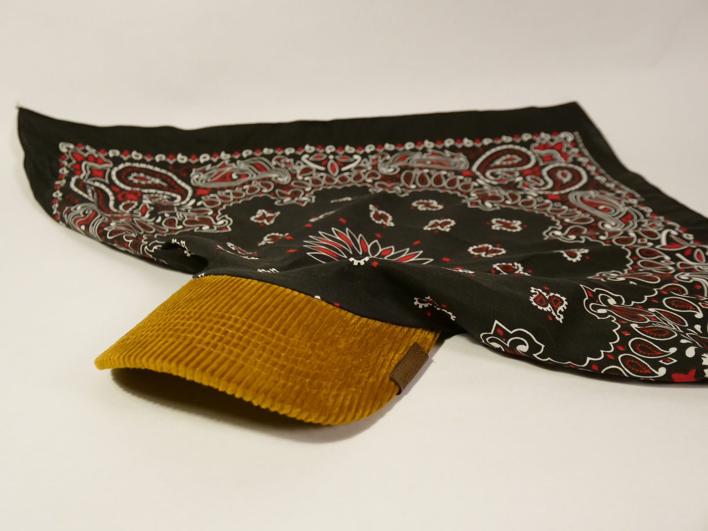 Brimdana Black,Red/Corduroy