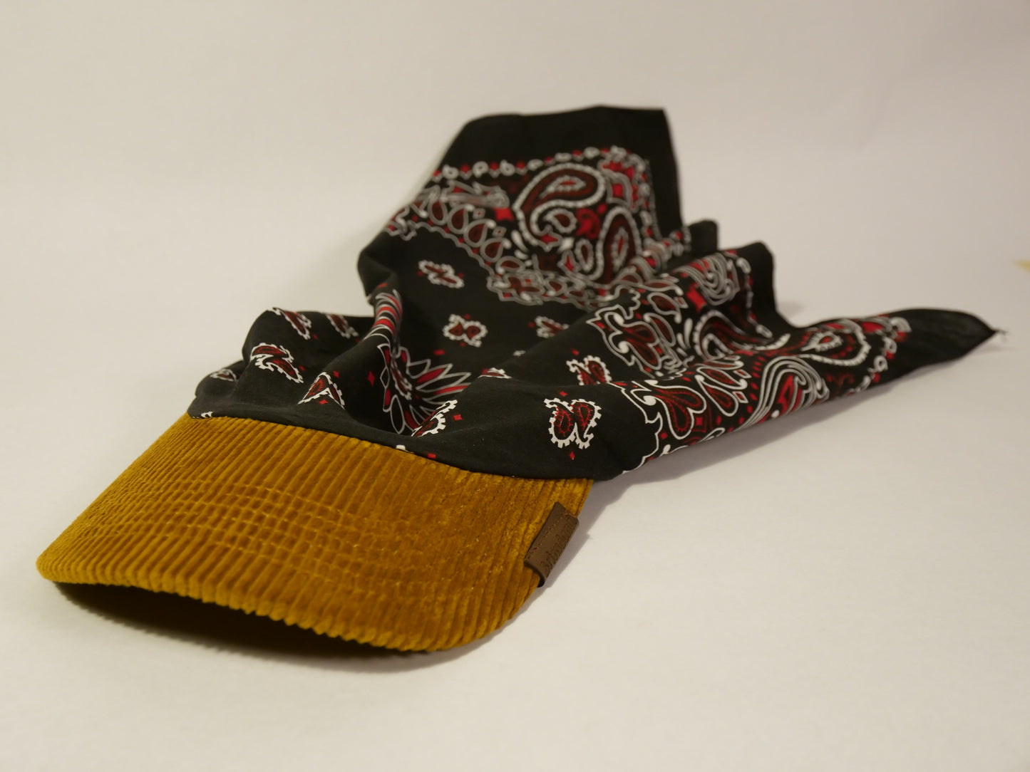 Brimdana Black,Red/Corduroy