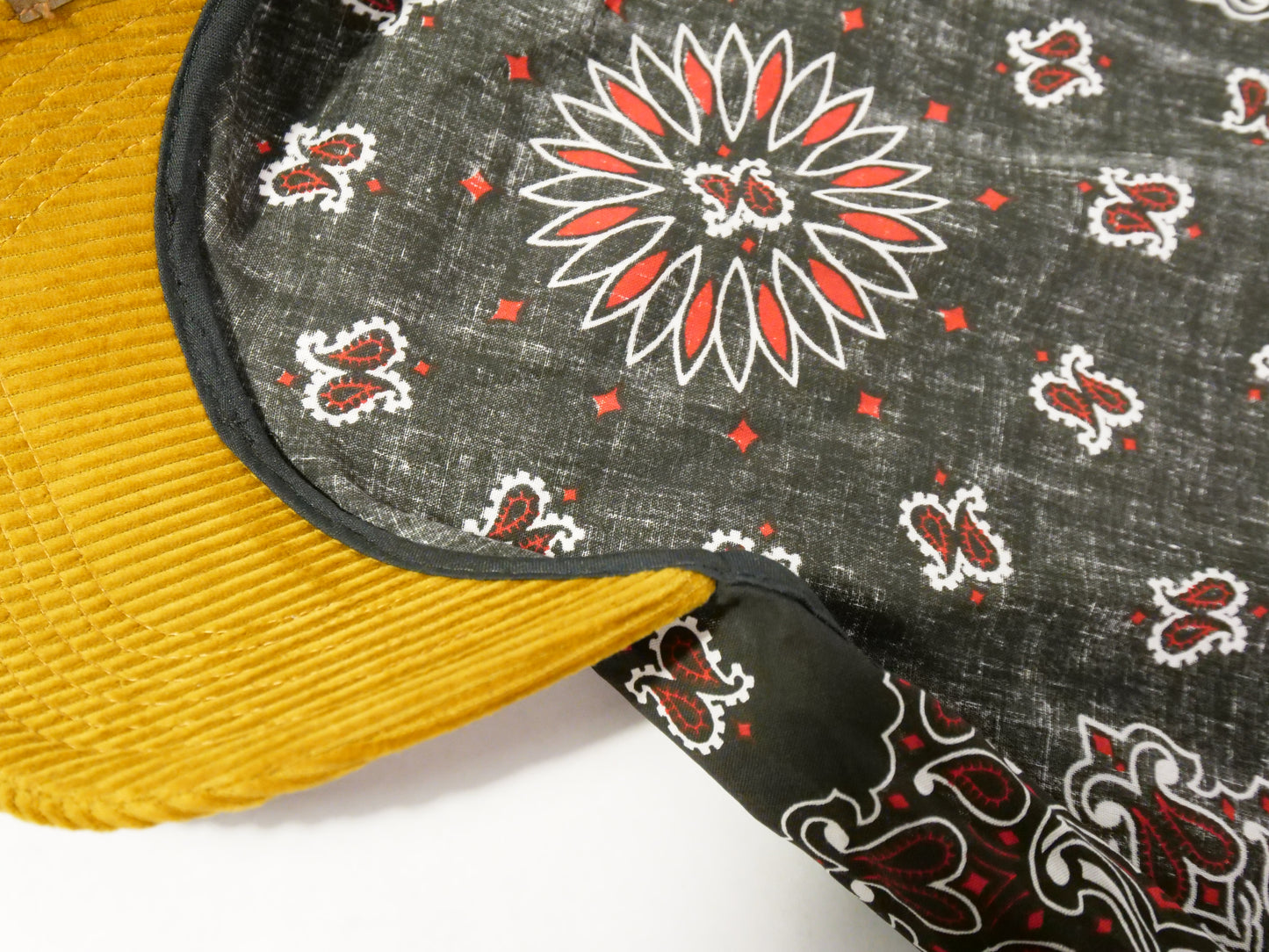 Brimdana Black,Red/Corduroy